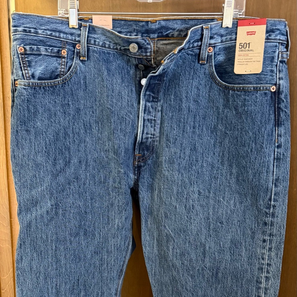 Men’s Levi’s 501 Jeans size 40-32 (New with tags)
